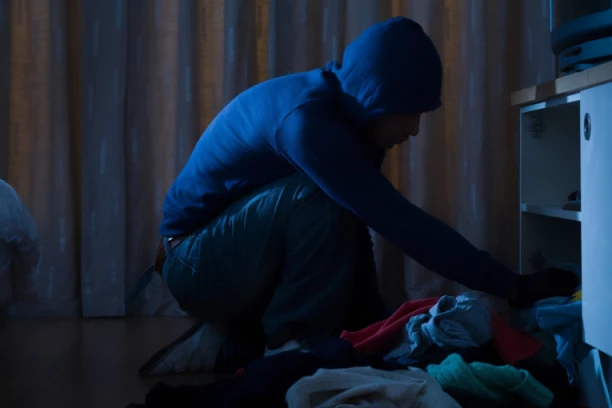 PLJAČKA VEKA U KRAGUJEVCU: Razbojnici odneli zlato vredno pola miliona evra iz porodične kuće u naselju Mala Vaga!