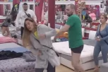 ZVEZDAN GAĐAO I OKUPAO ANU ŠLAJMOM! Robijaš na pomen Ace Bulića napravio HAOS u rijalitiju, ona ga ODUVALA: Nećeš skrnaviti moju ljubav! (VIDEO)