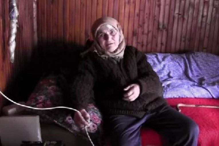 SAMA SAM. NIKOG ŽIVOG NEMA! Baki (83) kod Sjenice patnja i bol su saputnici već 22 godine (VIDEO)