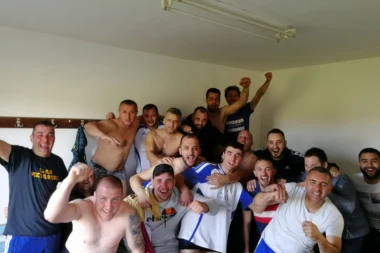 GOSTI DOMINIRALI U PRVOM POLUVREMENU I POSTIGLI DVA GOLA: Trio Savić-Nikolić-Aleksić režirao potpuni preokret i doneo tri boda ekipi Bratstva!