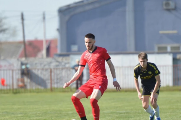DOBANOVČANI NASTAVILI TRIJUMFALNI NIZ PROTIV RIVALA IZ KUMODRAŽA: Birovljev uzeo “meru” Torlaku!