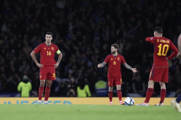 ŠOKANTAN PORAZ ŠPANIJE: Blamaža lažne države, Hrvati slavili u derbiju dana (VIDEO)