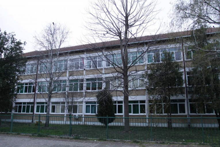 Tragedija u školi u Kačarevu