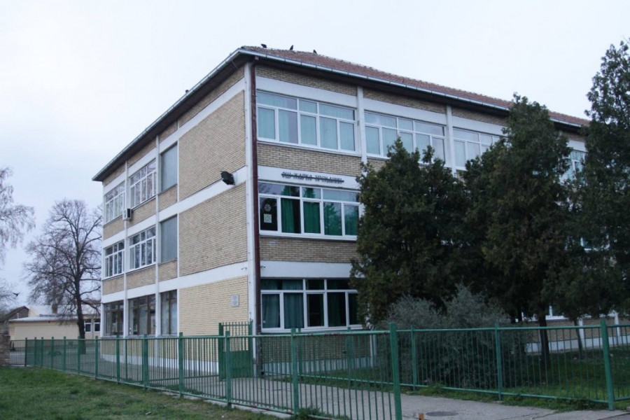 Osnovna škola u Kačarevu