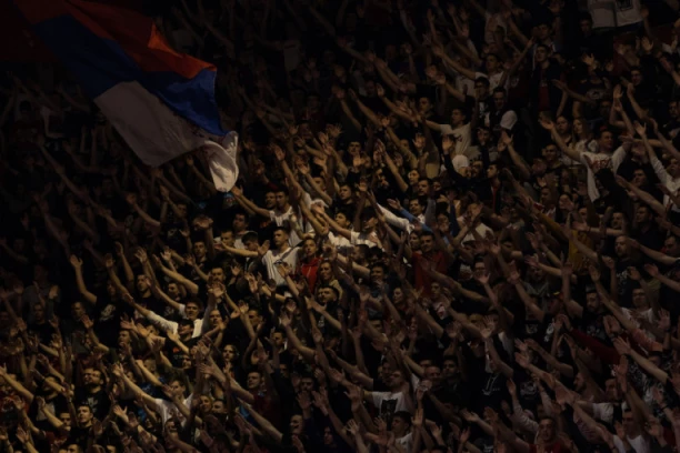 DELIJE ZOVU NA FEŠTU U SUBOTU! Navijači Zvezde POSLALI APEL pred dolazak Novosađana!