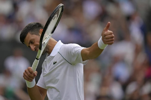 SAMO NA BALKANU! Prodaje auto preko Novaka Đokovića: Najbolji teniser planete ISKORIŠĆEN, ali će ga to NASMEJATI DO SUZA! (FOTO)