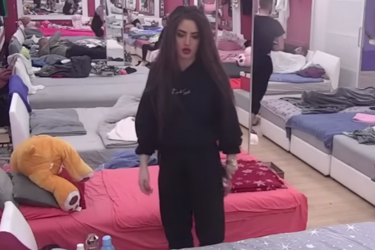 Anđela Đuričić morala da se presvuče zbog Zvezdana Slavnića Zadruga 6