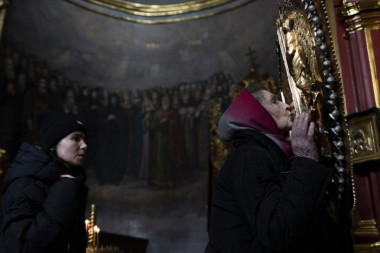ŠOKANTNA ODLUKA KIJEVA: Udar na slobodu veroispovesti- kanonska Ukrajinska pravoslavna crkva ZABRANJENA posle TALASA PROGONA!
