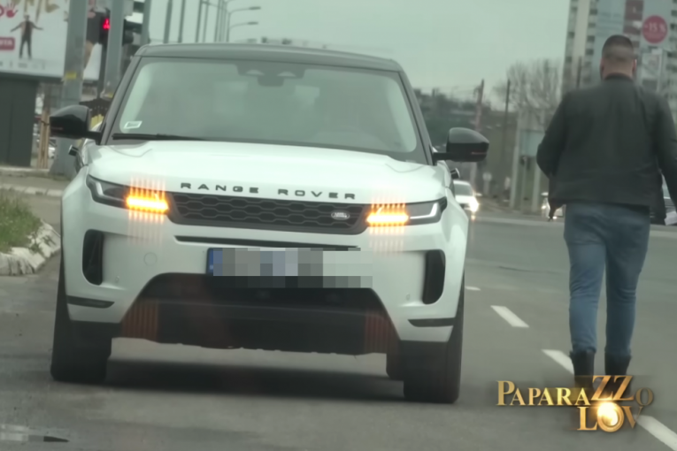 Milica Pavlović krši zakon u saobraćaju, policija joj napisala kaznu PAPARACO