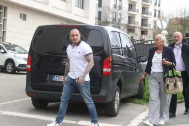 VUK MOB U TUŽLAŠTVU: Na Ceraku u kafiću mu izboden drug, morao da kaže šta sve zna (FOTO)