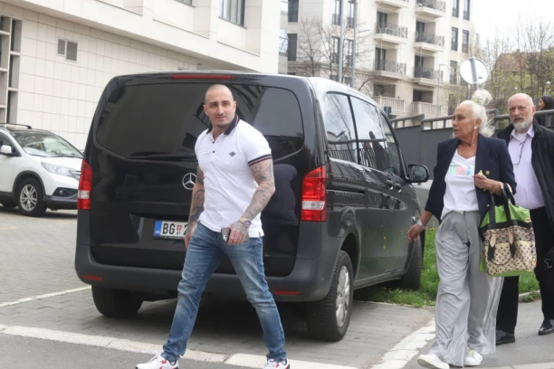 VUK MOB U TUŽLAŠTVU: Na Ceraku u kafiću mu izboden drug, morao da kaže šta sve zna (FOTO)