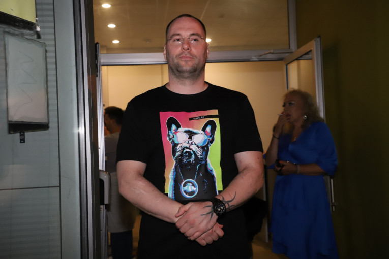 Zvezdan Slavnić majica Zadruga 6 slike