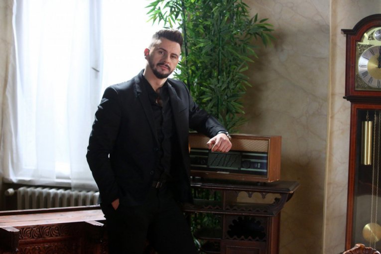 Emir Đulović u spotu