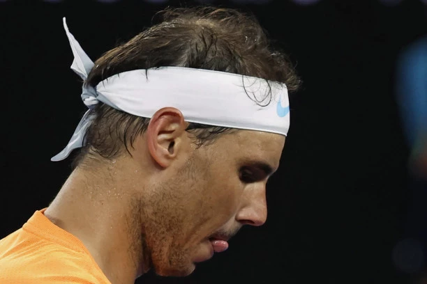 DALEKO JE STARI RAFA: Nadal propustio TRI MEČ LOPTE, pa PORAŽEN u Brizbejnu!