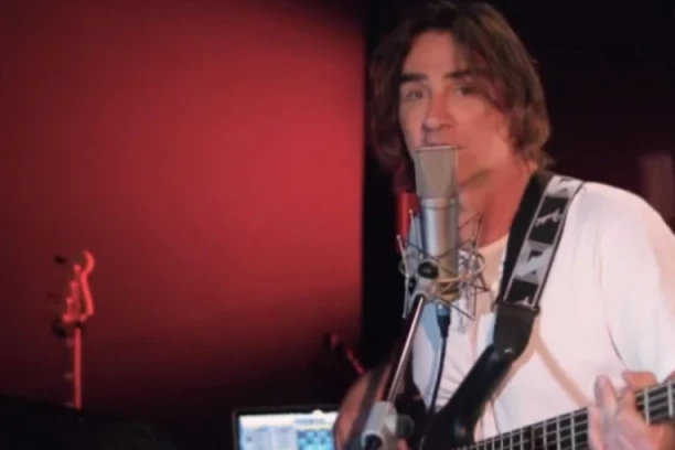 VELIKI HIT OLIVERA MANDIĆA “AKO LAŽEM, TU ME SECI” NAJAVLJUJE POZORIŠTE BUDUĆNOSTI!