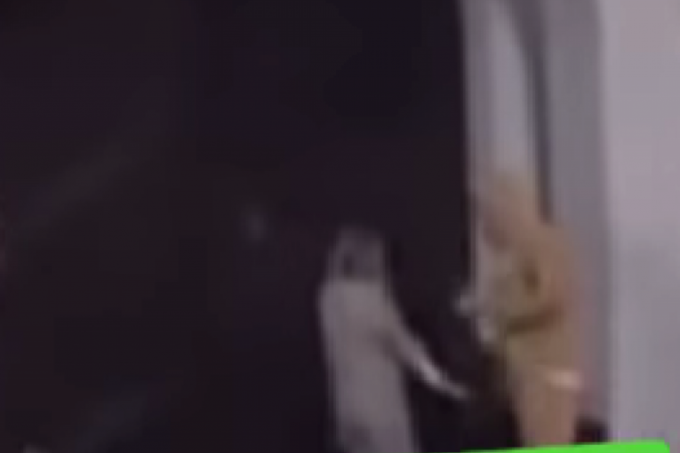 Ana Ćurčić i Zvezdan Slavnić na kapiji