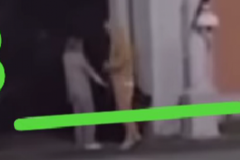 Ana Ćurčić i Zvezdan Slavnić na kapiji