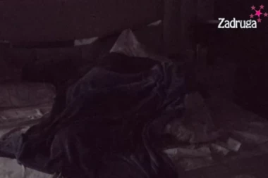 ANITA I MATORA U NIKAD ŽEŠĆOJ LEZBO AKCIJI: Od jačine tresao se krevet, odjekivali su uzdasi, sve puca! (18+ VIDEO)