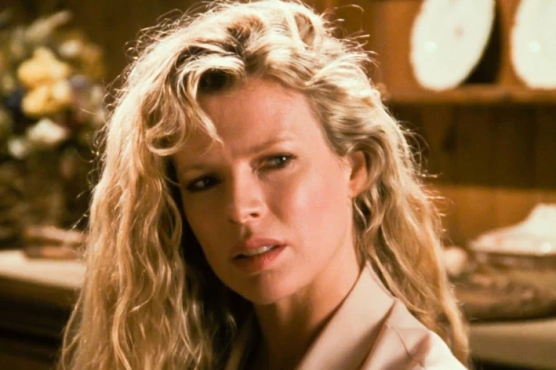 FATALNA ZAVODNICA JE OPASNO MENTALNO NESTABILNA: Nestvaran izgled nije mogao da prikrije LUDILO koje se skupljalo u njoj