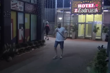 NAKON DRAME U ZADRUZI, ZVEZDAN NAPUSTIO HOTEL: Slavnić ostavio uplakanu Anđelu, ljubavnica GRCALA U SUZAMA! (VIDEO)