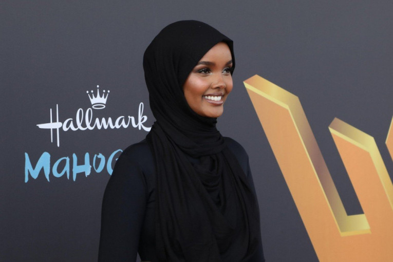 Halima pozira nasmejana