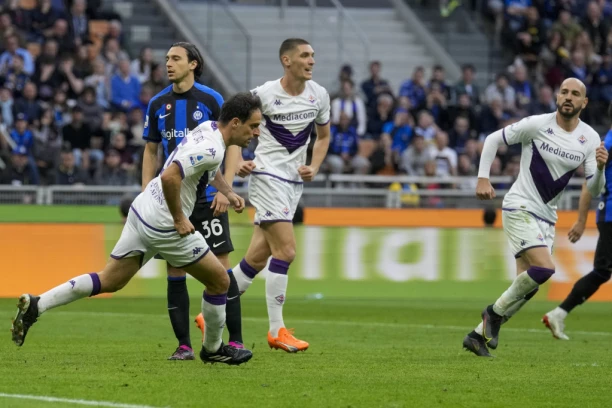 FIORENTINA SLAVILA NA SAN SIRU: Bivši igrač Milana doneo pobedu "violi" (VIDEO)