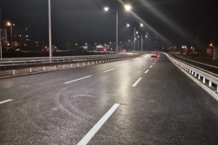 Put na deonici Novi Beograd - Surčin