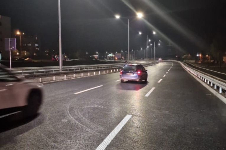 Prvi automobili pušteni na putu Novi Beograd - Surčin