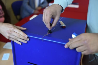 MOTORNOM TESTEROM ĆEMO SEĆI SVE! Argentinci danas izlaze na izbore, kandidati sa RATNIČKIM POKLIČIMA na biralištima