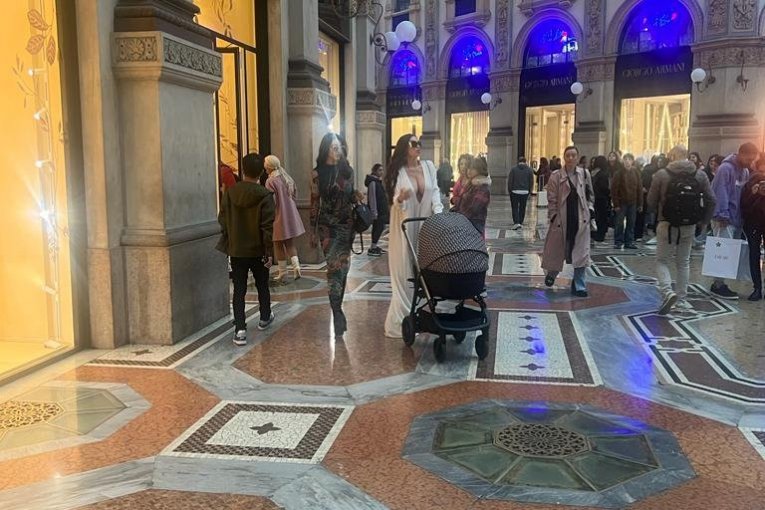 Soraja Vučelić u šopingu