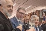 HVALA NA DIVNOM DOČEKU: Predsednik Vučić obišao sajam  vina u Veroni - dočekali ga italijanski zvaničnici (VIDEO)