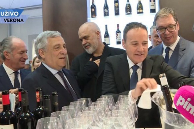 Vučić na Međunarodnom sajmu vina u Veroni:  Jedna devojka mi je prišla danas i rekla VRLO VAŽNU STVAR