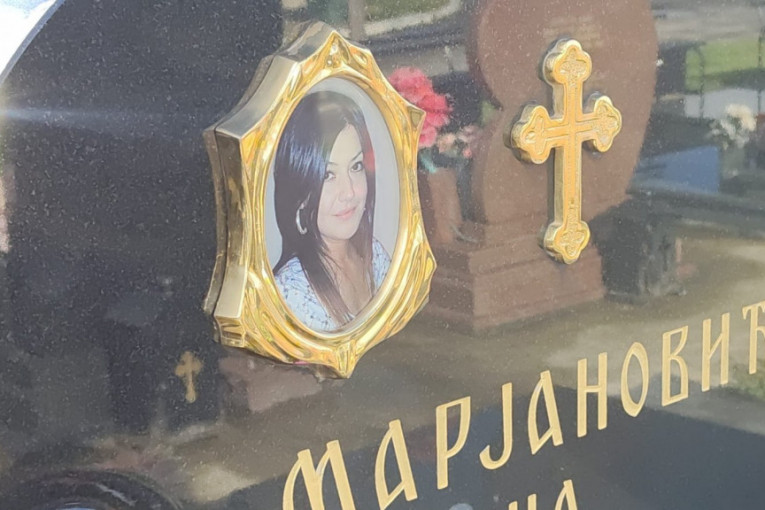 Nadgrobni spomenik Jeleni Marjanović
