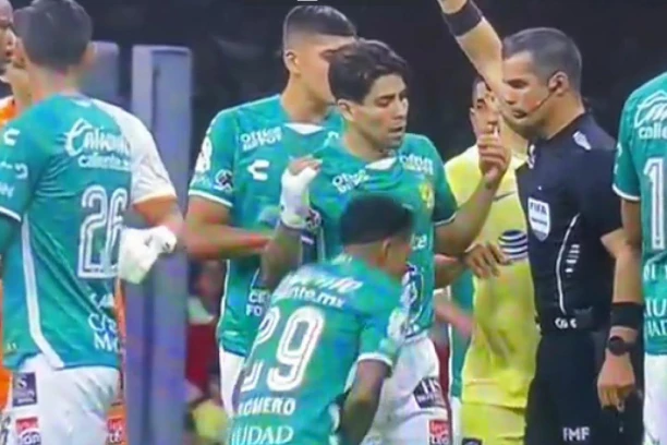 SKANDAL EPSKIH RAZMERA! Sudiji PAO MRAK NA OČI! Udario igrača kolenom u MEĐUNOŽJE! (VIDEO)