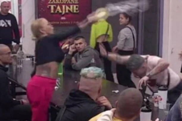 OBEZBEĐENJE OPKOLILO ZADRUGU: Car i Žana se POLIVALI VODOM, pa je Filip POLUDEO i prevrnuo njen krevet! (VIDEO)