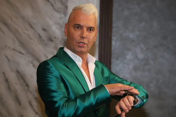 DRAMA U BUDVI: Milanu Miloševiću ukrali telefon sa golim fotografijama koleginice, zbog ovoga bi mogao biti u velikom problemu!