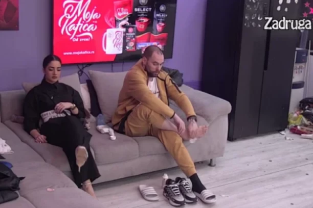 GADNO DA GADNIJE NE MOŽE BITI: Anđela BALAVI dok Zvezdan BRIŠE NOGE vlažnim maramicama! (VIDEO)