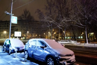 SRBIJA SE ZABELELA U APRILU! Sneg pada u skoro svim delovima zemlje, očekuje se formiranje snežnog pokrivača do čak 50 centimetara! (FOTO)