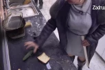 PRIPAŠĆE VAM MUKA OD ZARAZNIH KADROVA: Mama Džehva se uhvatila za stomak, pripalo joj muka od SMRADA u Beloj kući! (VIDEO)