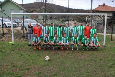 SPEKTAKL U KRIVELJU: Iskusni Petković je sa dva slobodnjaka odbio nalete Sloge, veliki broj navijača je imao prilike da vidi sedam golova! (VIDEO)