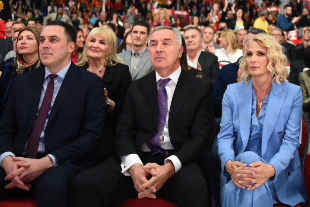 TAJKUNSKI ŽIVOT MILOVOG SINA! Procvat firmi Blaža Đukanovića: OD ČISTE DOBITI BOLI GLAVA!