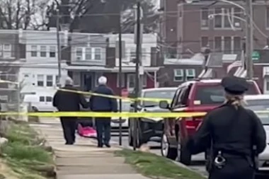 DRŽAO DETE ZAKLJUČANO U KAVEZU ZA PSE: Komšije pozvale policiju, u kući pronađene strašne stvari (FOTO/VIDEO)