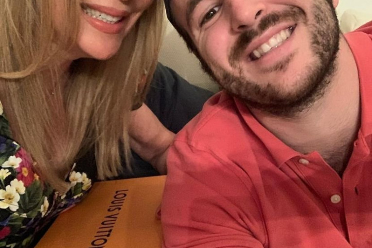 Ana Obregon sa pokojnim sinom