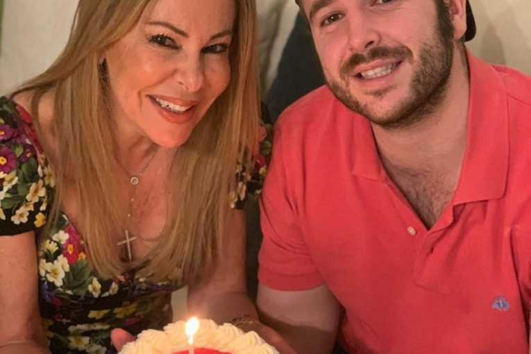 Ana Obregon sa pokojnim sinom