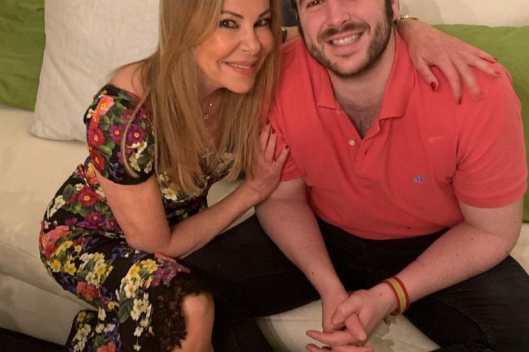 Ana Obregon sa pokojnim sinom