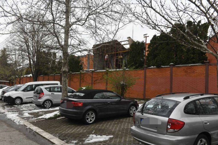 Divlja gradnja Lepe Brene