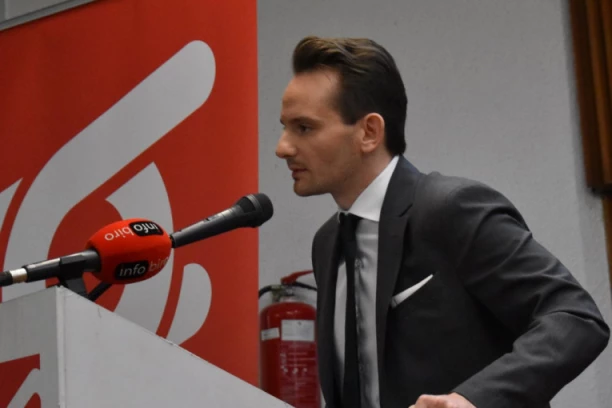 STIŽU DOBRE VESTI! Potpredsednik PUPS Stefan Krkobabić predložio nešto što će obradovati više hiljada Beograđana! PENZINOERIMA ĆE SE OVO NAROČITO SVIDETI!