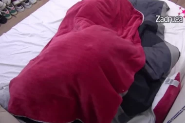 ALEKS ZASKOČILA CARA, A ONDA DRMALI JORGAN PLANINU: Udarnička vrela akcija, tresu se zidovi! (18+VIDEO)