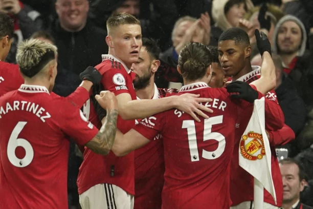 NAJSKUPLJE KUPLJENI TRENER SVIH VREMENA STIŽE U JUNAJTED! Njegovo iskustvo i uspesi donose novu nadu i uzbuđenje navijačima! (FOTO)