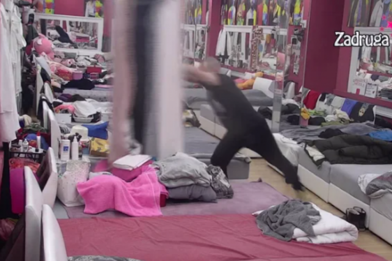 Zvezdan prevrnuo Ani krevet 